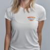 modelo en camiseta blanca DETALLE modelo en camiseta blanca DETALLE