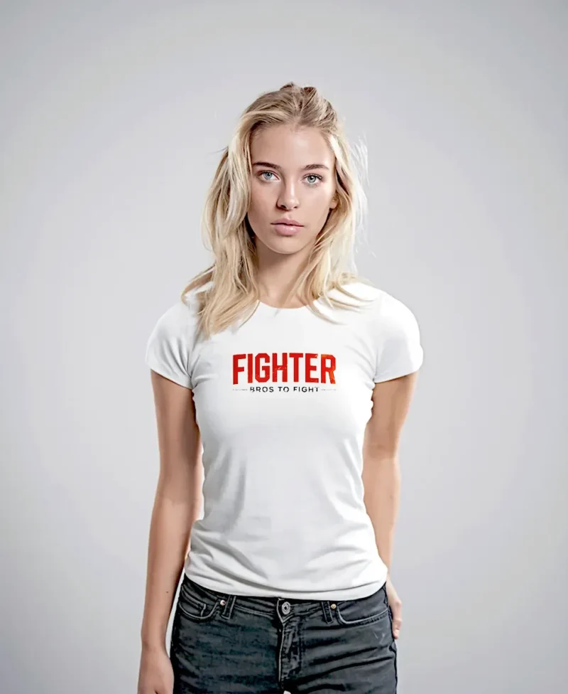 modelo en camiseta blanca fighter