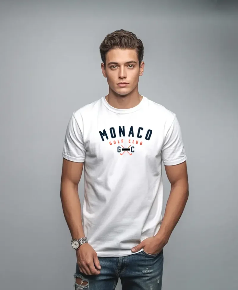modelo en camiseta blanca monaco