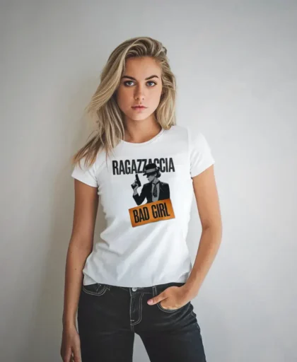 mujer en camiseta azul bad girl