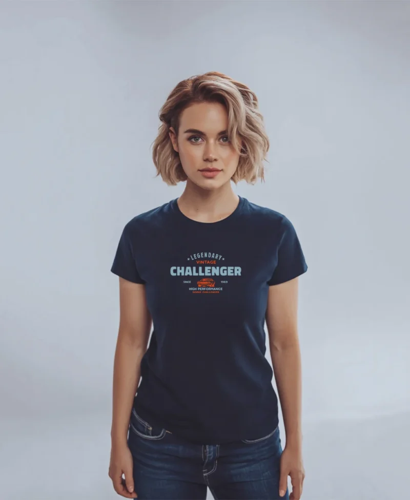 mujer en camiseta azul calenger