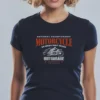 mujer en camiseta azul detalle motorcycle