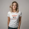 mujer en camiseta blanca crab mujer en camiseta blanca crab
