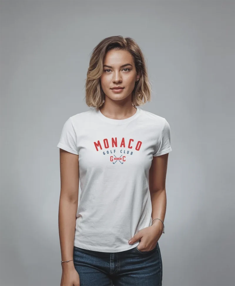 mujer en camiseta blanca monaco