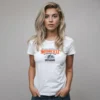 mujer en camiseta blanca motorcycle