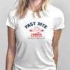 mujer en camiseta color blanca fast detalle