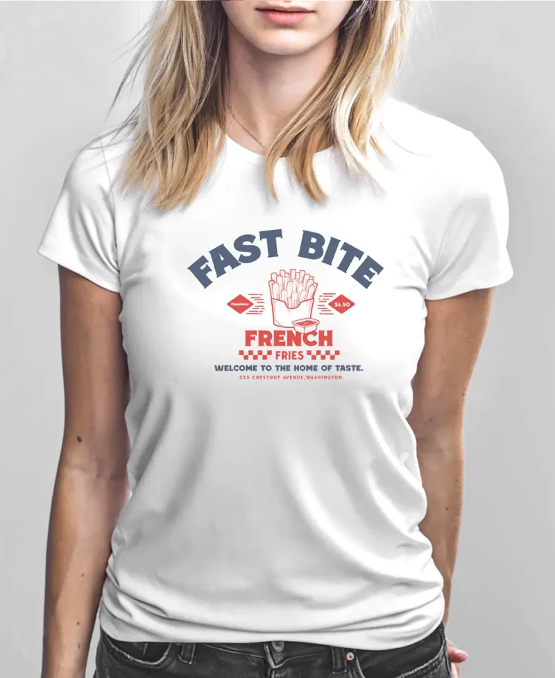 mujer en camiseta color blanca fast detalle