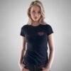 mujer en camiseta color navy azul mujer en camiseta color navy azul