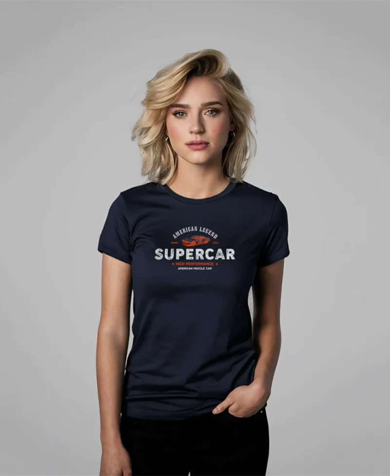 mujer en camiseta color navy azul supercar
