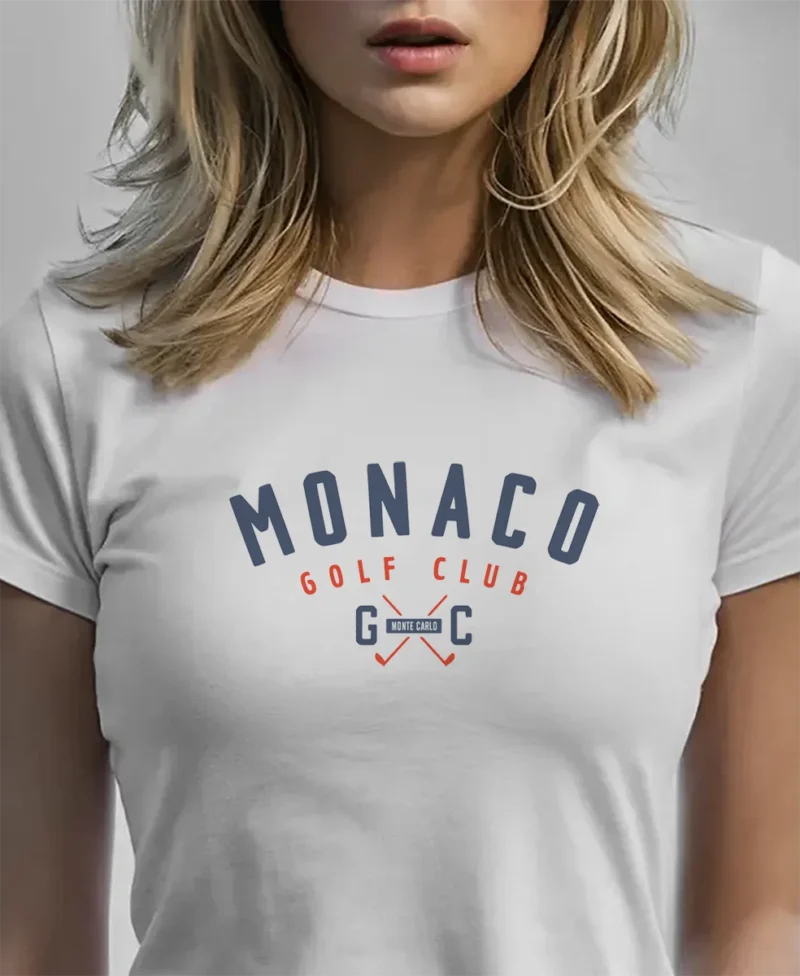 mujer modelo en camiseta blanca monaco detail